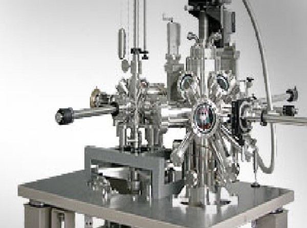 ヘリウム3低温-超電導マグネット超高真空走査トンネル顕微鏡